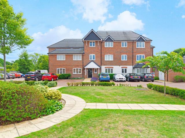 Apartment for rent in Walton-on-Thames, Surrey