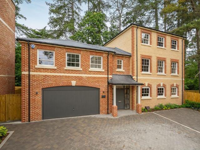 House for rent in Sunningdale