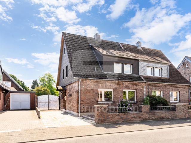 Doppelhaushälfte kaufen in Langenich, Kerpen