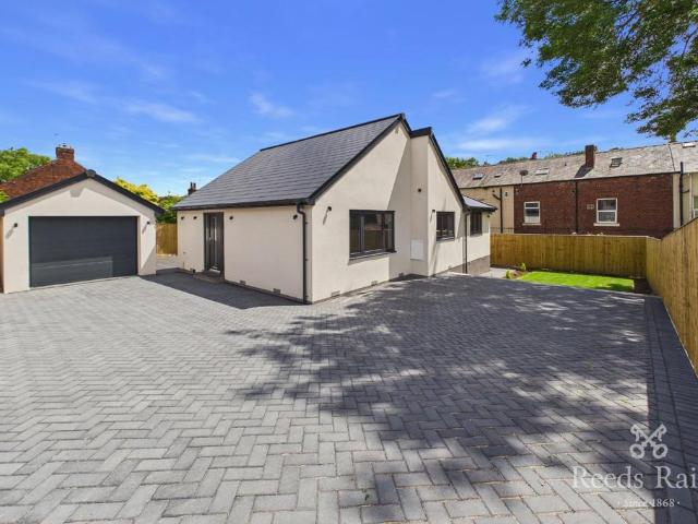 House for rent in Newmillerdam, Wakefield
