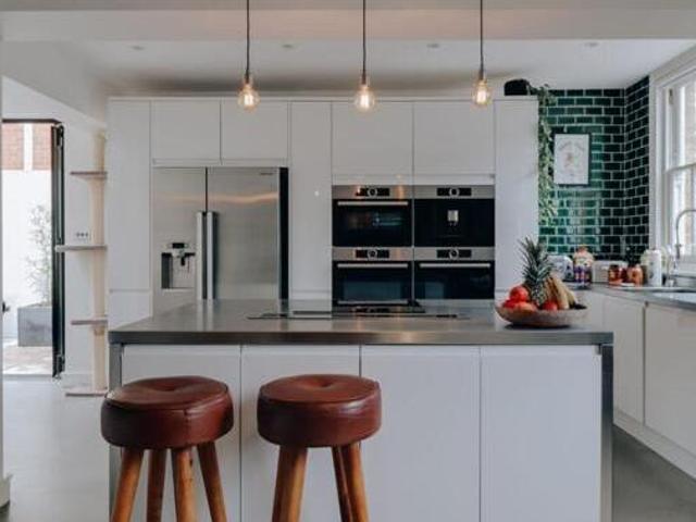 House for sale in Bushey
