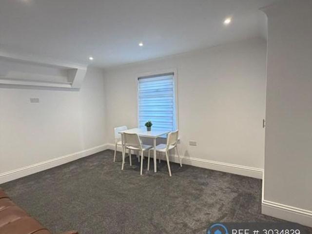 Apartment for rent in The Triangle, Reading