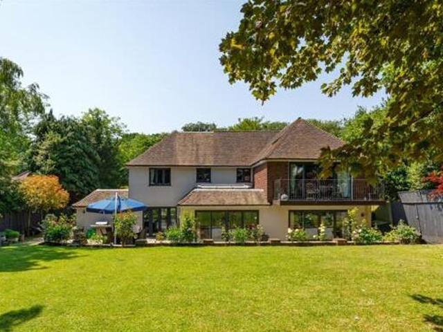 House for sale in Heol-las, Surrey