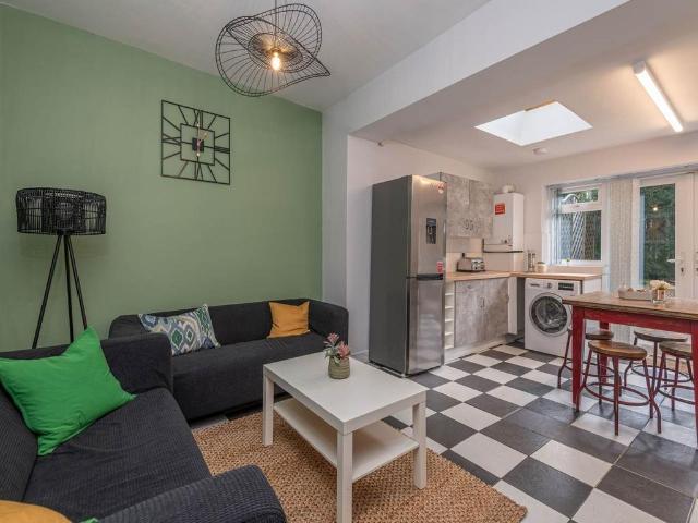 House for rent in Hillhouse, Almondbury