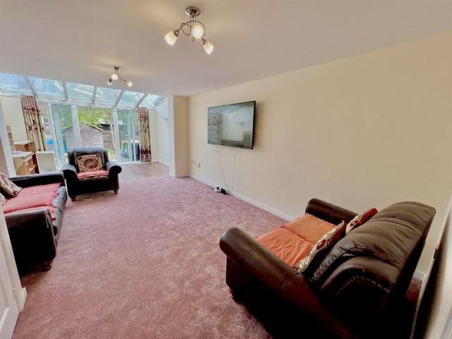 Townhouse for rent in London Borough of Merton, Greater London