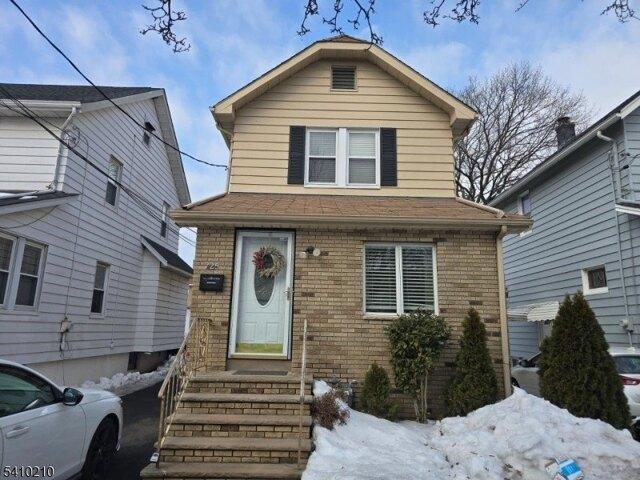 House for sale in Lyndhurst, New Jersey
