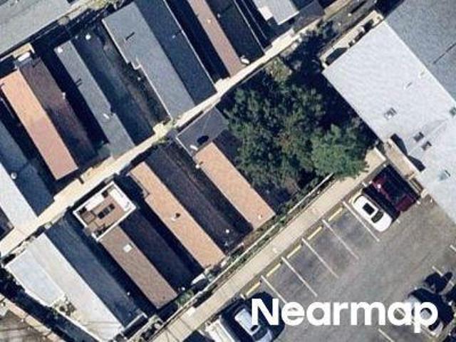 House for sale in The Bronx, Arverne