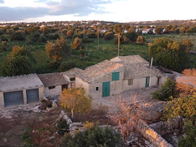 Locale Commerciale in vendita a Cava D'aliga, Sicilia