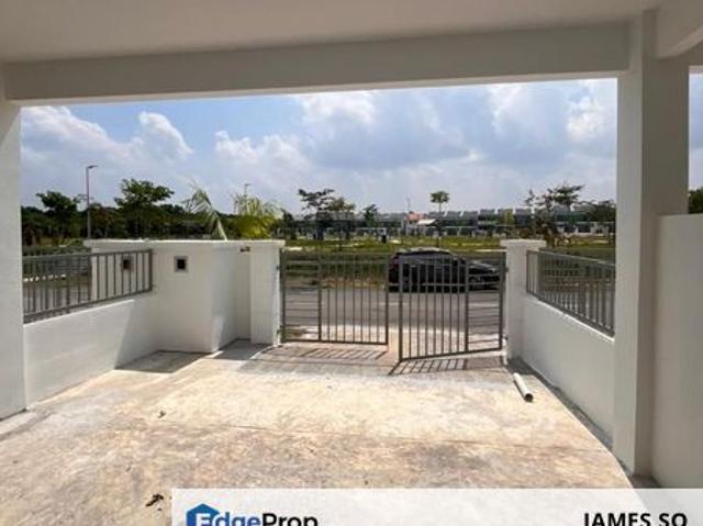 House for sale in Malaka