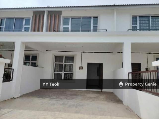Terraced House for sale in Malaka