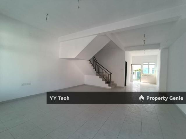 Terraced House for sale in Malaka