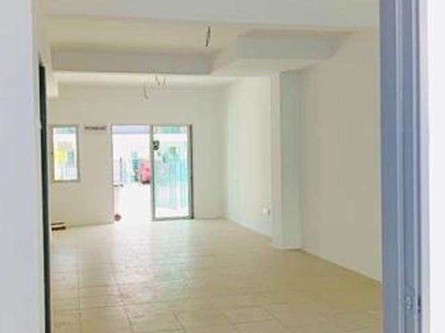 Terraced House for sale in Malaka