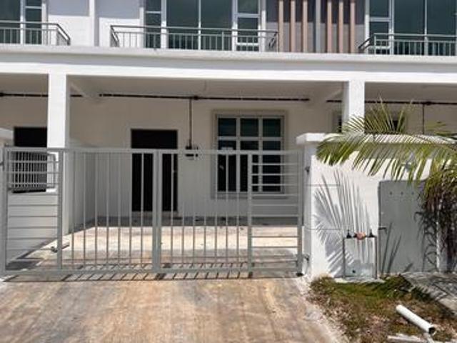 Terraced House for sale in Malaka