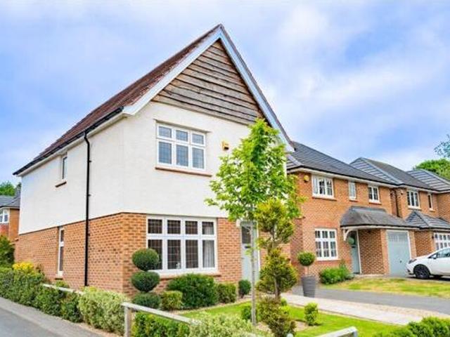 House for sale in Huddersfield, West Yorkshire
