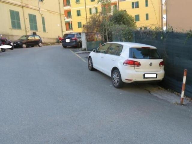 Box in vendita a Centro Est, Serra Riccò