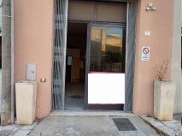 Locale Commerciale in affitto a Puglia, Lecce