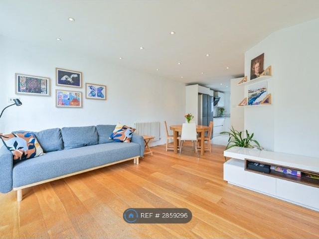 House for rent in South Lambeth, Greater London