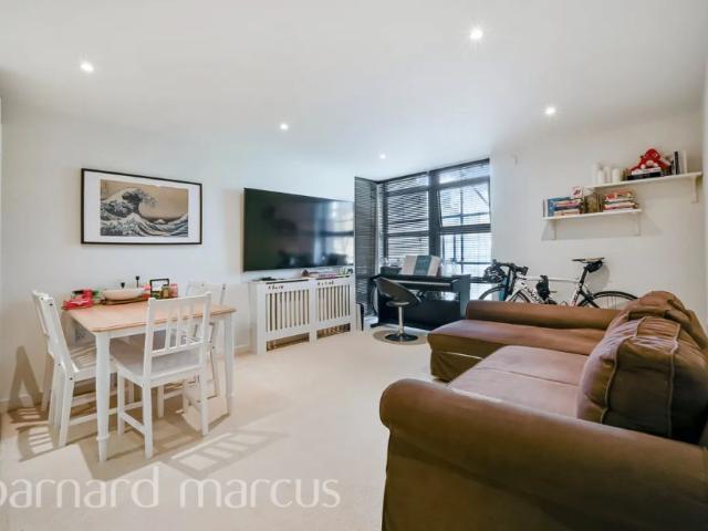 Apartment for rent in Southfields, Greater London