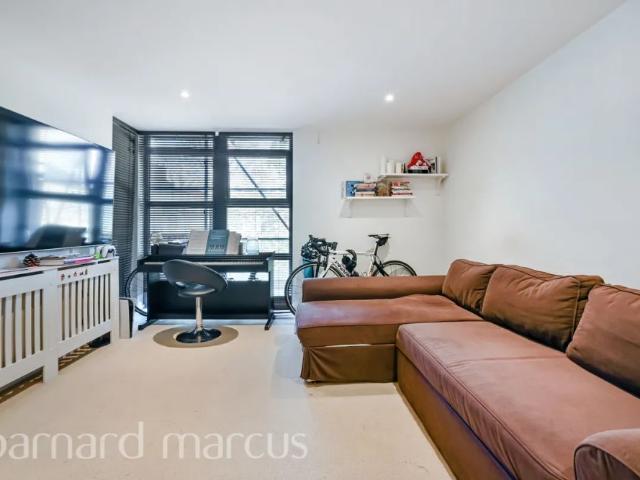 Apartment for rent in Southfields, Greater London
