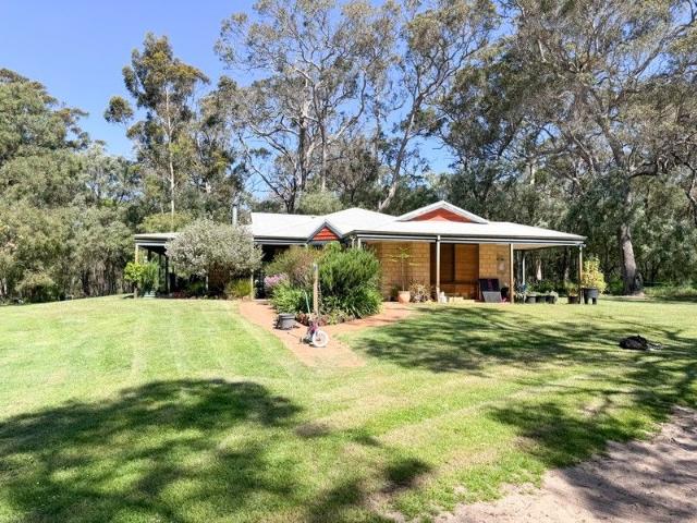 Cottage for sale in Scott River, Western Australia