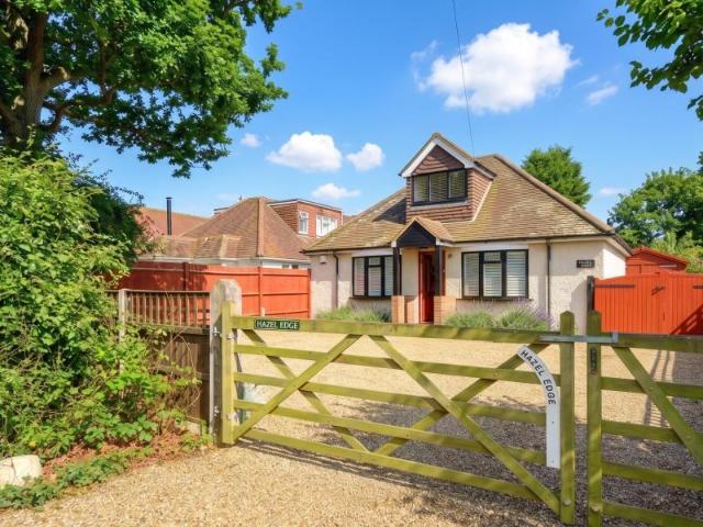 House for rent in Heol-las, Surrey