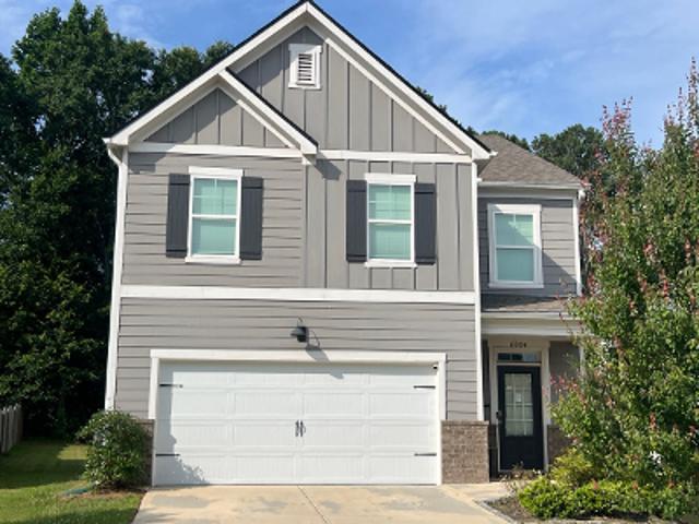 House for sale in Flowery Branch, Georgia