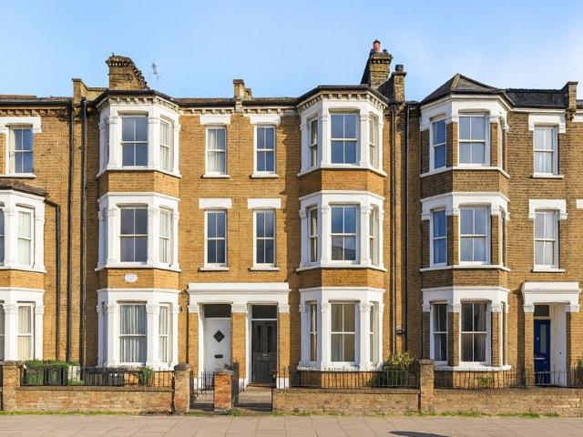House for rent in College Park, Greater London