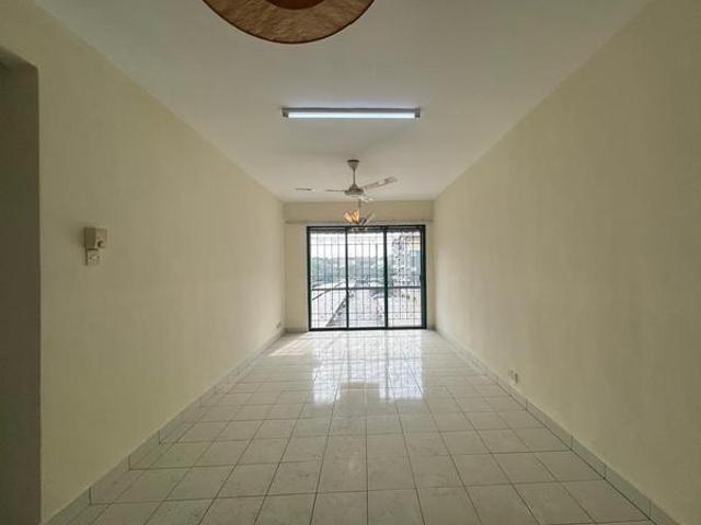 Apartment for sale in Petaling, Damansara Damai