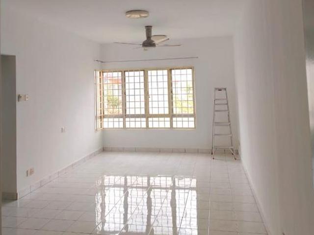 Apartment for sale in Petaling, Damansara Damai