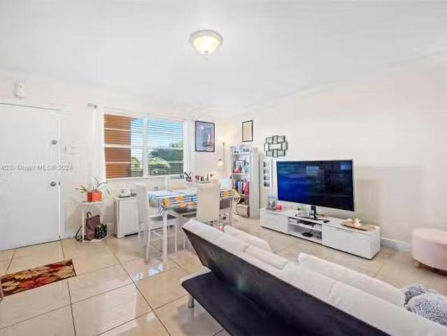 Apartment for rent in Hollywood