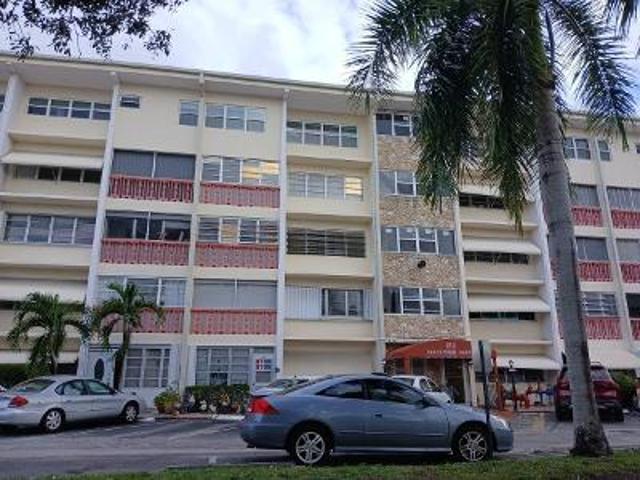 Condo for sale in Hallandale Beach, Broward County