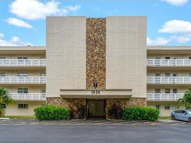 Condo for sale in Dania, Florida