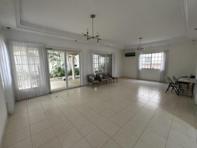 Se alquila casa en altos de panama