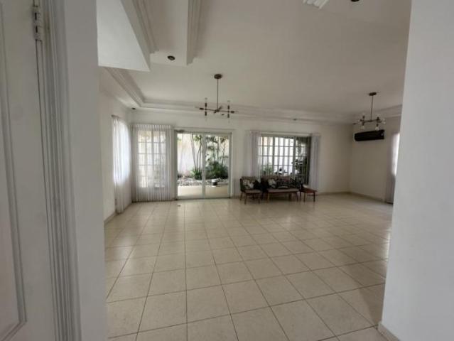 Se alquila casa en altos de panama