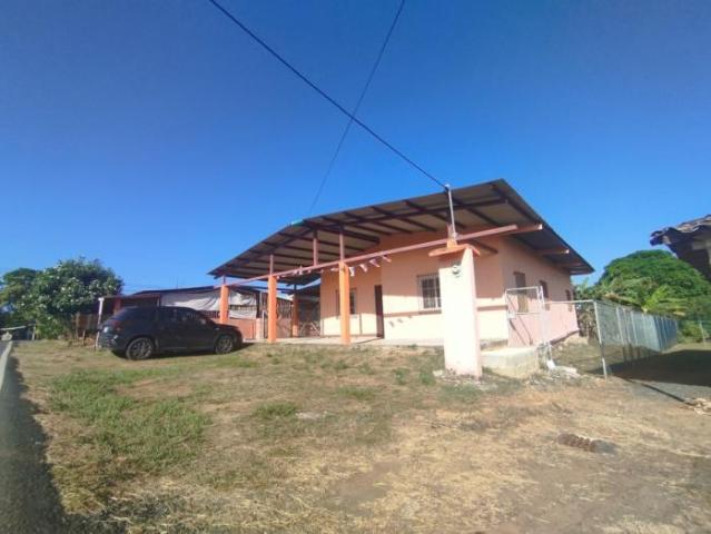 Se alquila casa en pedasí