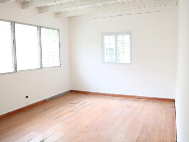 Se alquila casa ideal para oficinas