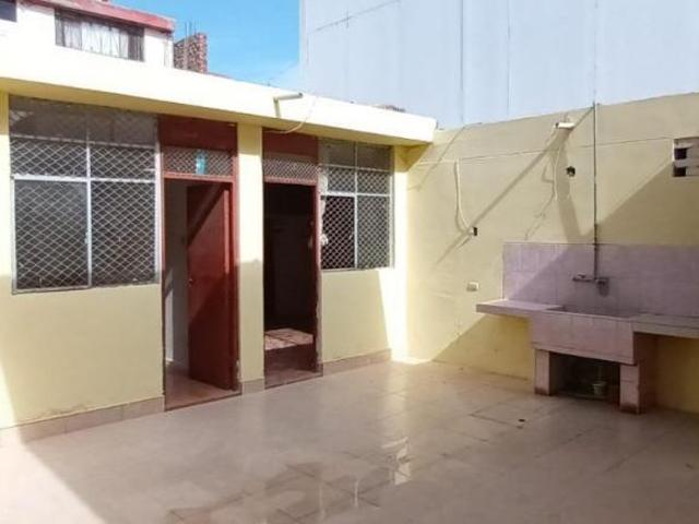 Se Alquila Casa Local Comercial En Urb. Santa Ana, Piura