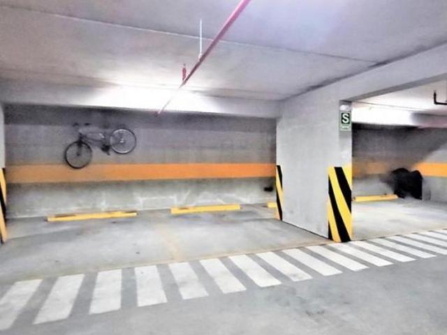 Cochera alquiler en Lima, Zona Residencial Y Comercial
