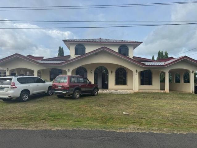 Se alquila: espaciosa vivienda con 650m2 de construccion