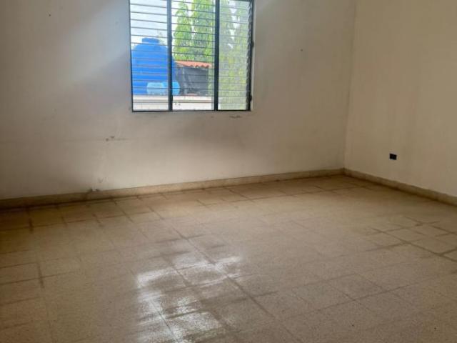 Se alquila: espaciosa vivienda con 650m2 de construccion