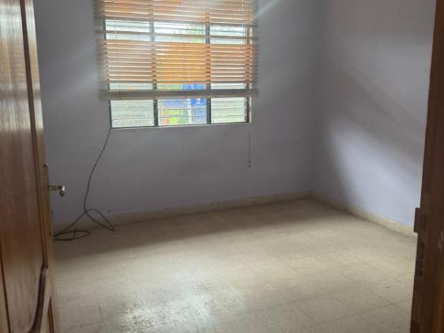 Se alquila: espaciosa vivienda con 650m2 de construccion