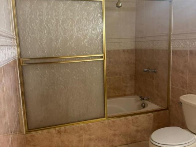 Se alquila: espaciosa vivienda con 650m2 de construccion