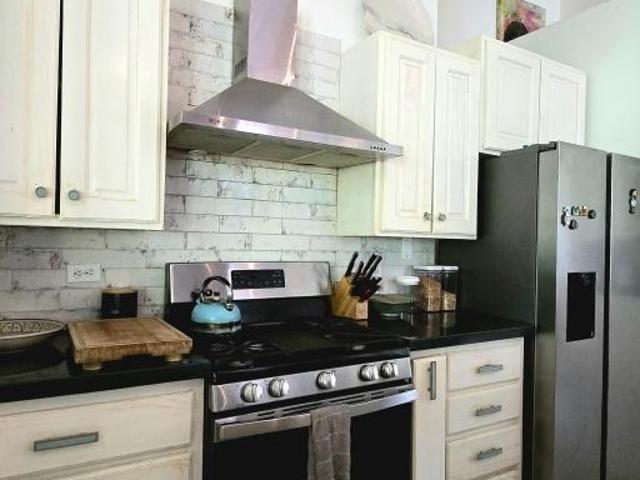 Se alquila: espaciosa vivienda con piscina