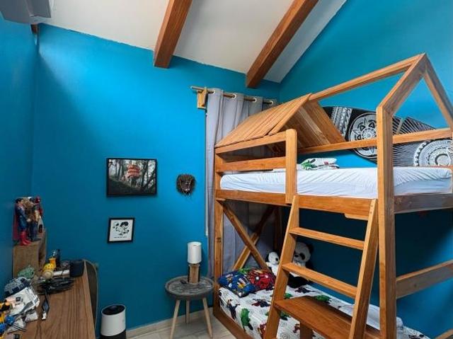 Se alquila: espaciosa vivienda con piscina