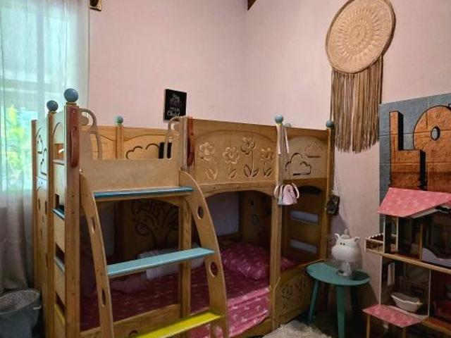 Se alquila: espaciosa vivienda con piscina