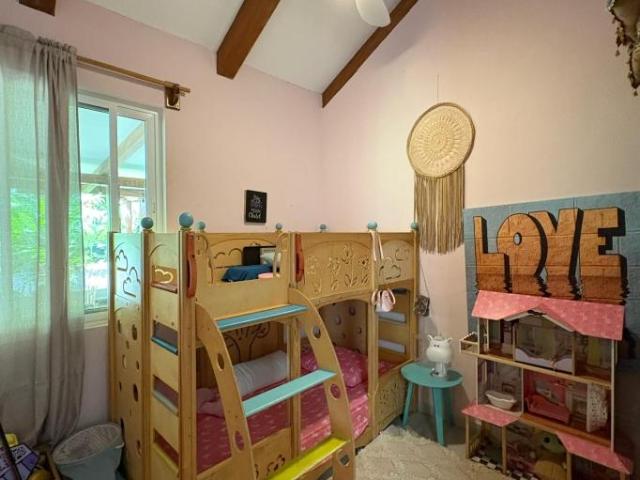 Se alquila: espaciosa vivienda con piscina