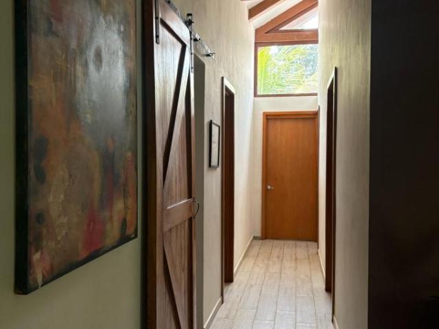 Se alquila: espaciosa vivienda con piscina