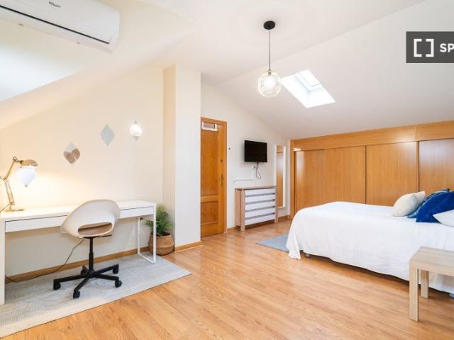 Habitación en alquiler en Sevilla La Nueva, Madrid