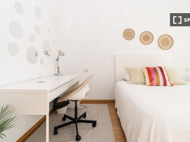 Habitación en alquiler en Sevilla La Nueva, Madrid