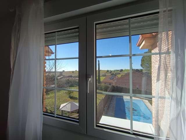 Habitación en alquiler en Sevilla La Nueva, Madrid